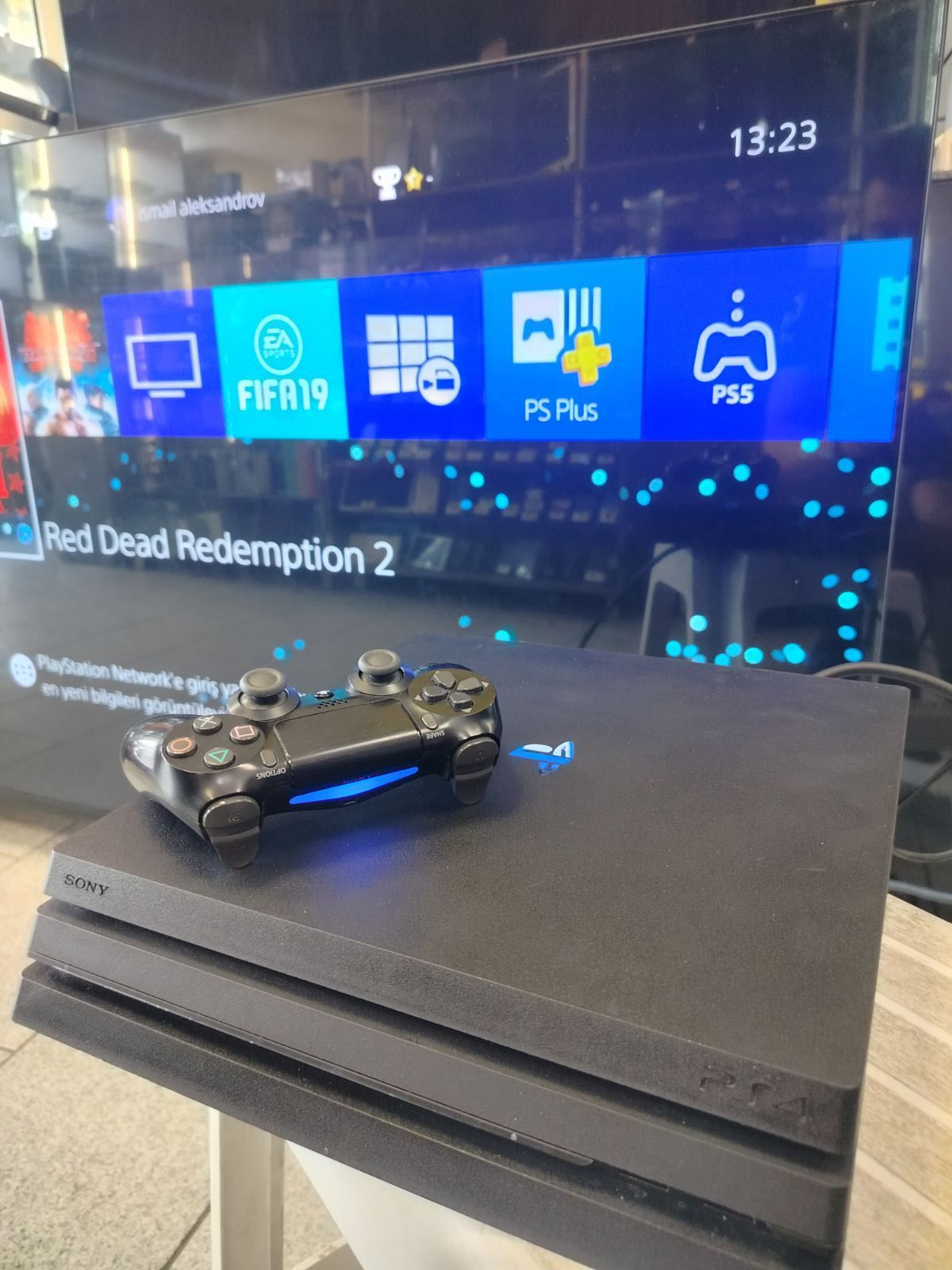 Sony Playstation 4 PRO / 1TB / 1 Джойстик