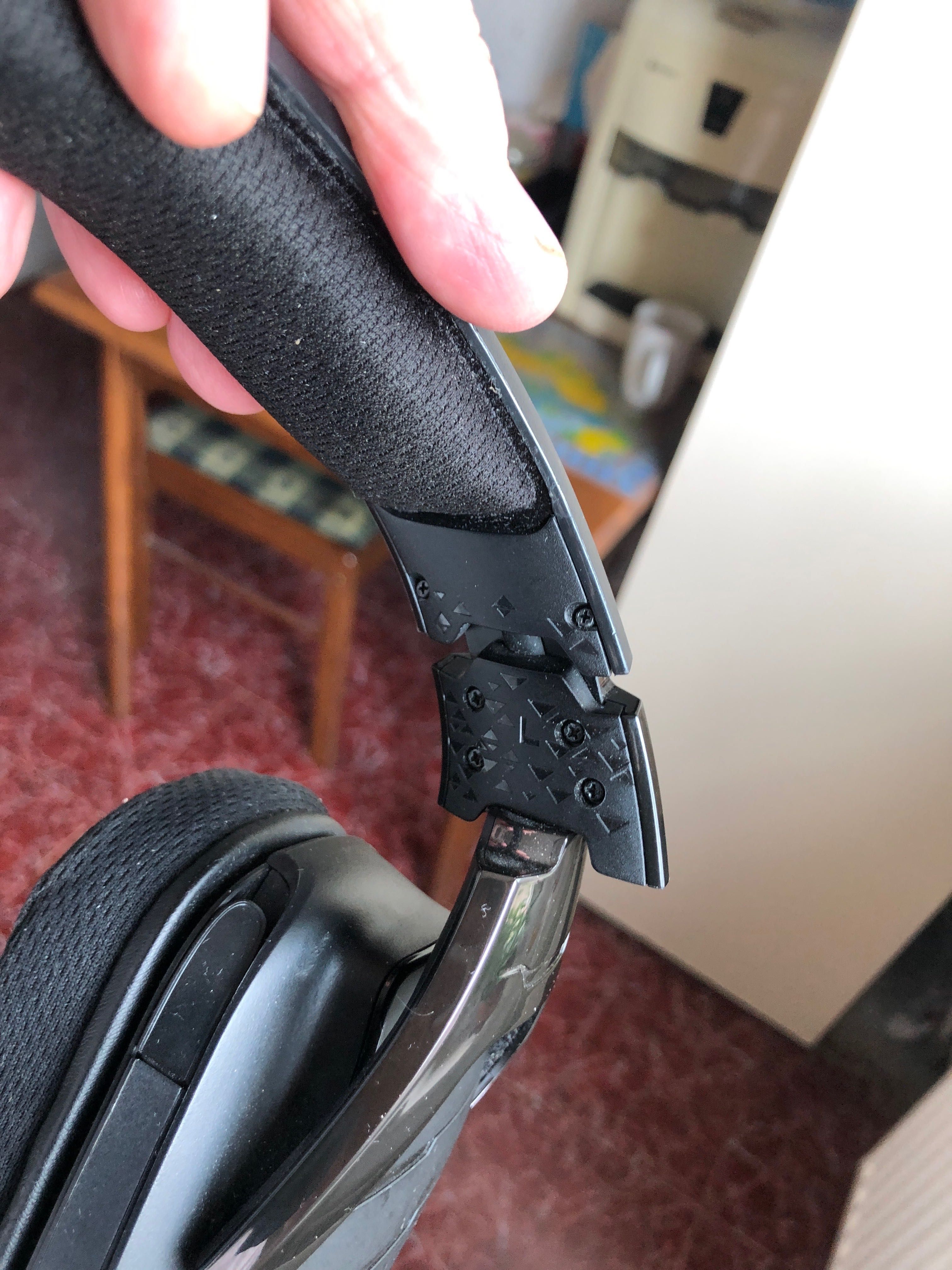 Logitech G935 headset as new