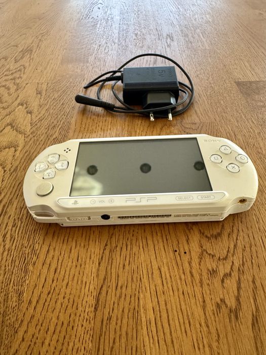 Sony PSP Street E1004 Ice White | Оригинално зарядно |