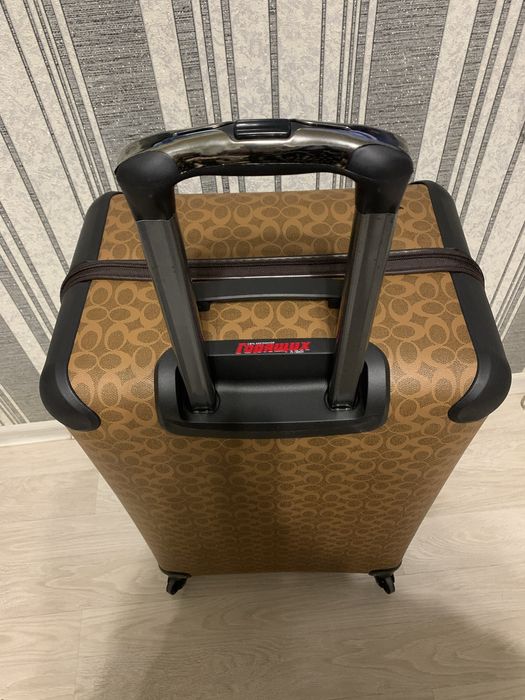 Чемодан продаю новый большой