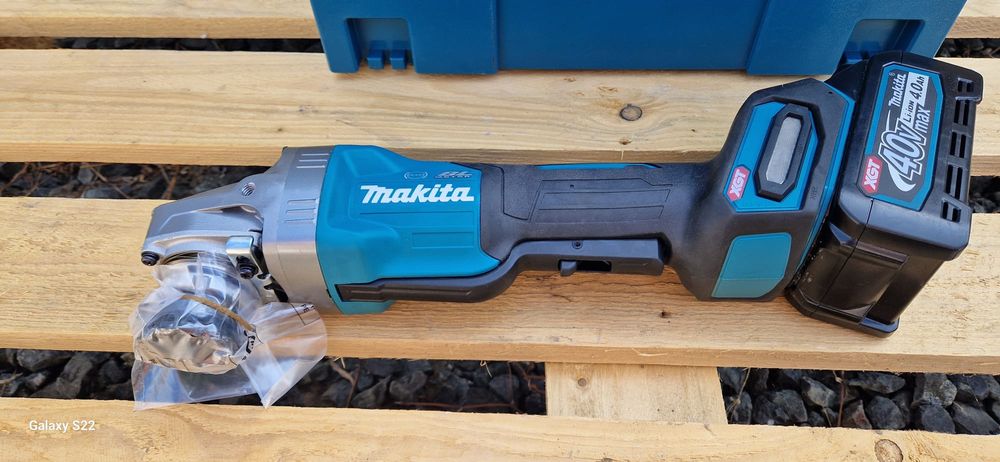 Makita polizor pe acumulator de 40 V