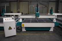 Router CNC cu masa cu vacuum