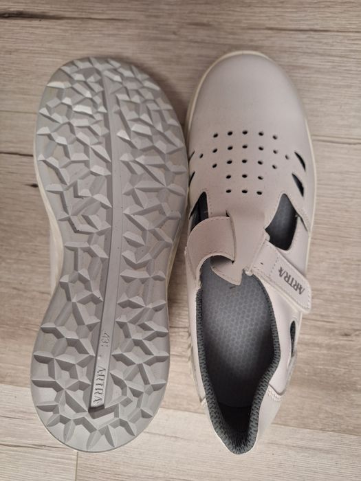 Bocanci de lucru, noi, nr 43