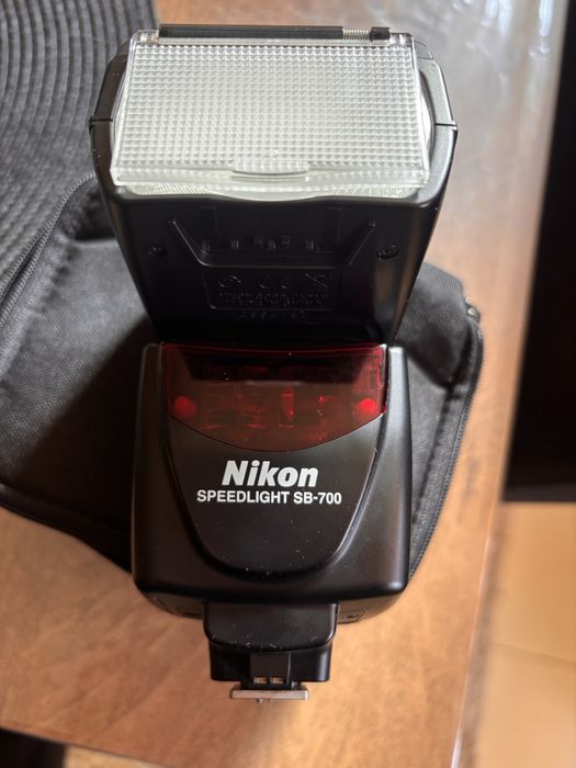 Светкавица Nikon sb 700