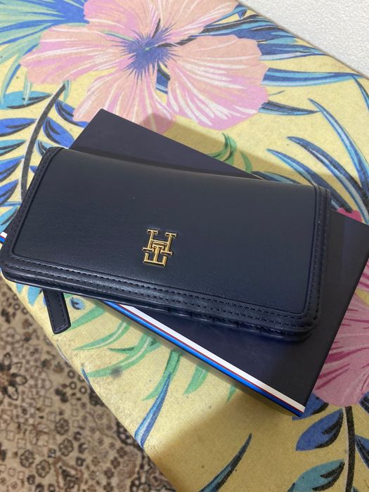 Дамско портмоне Томи Хилфигер