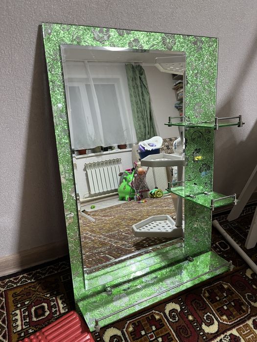 Зеркало в ванну с полками