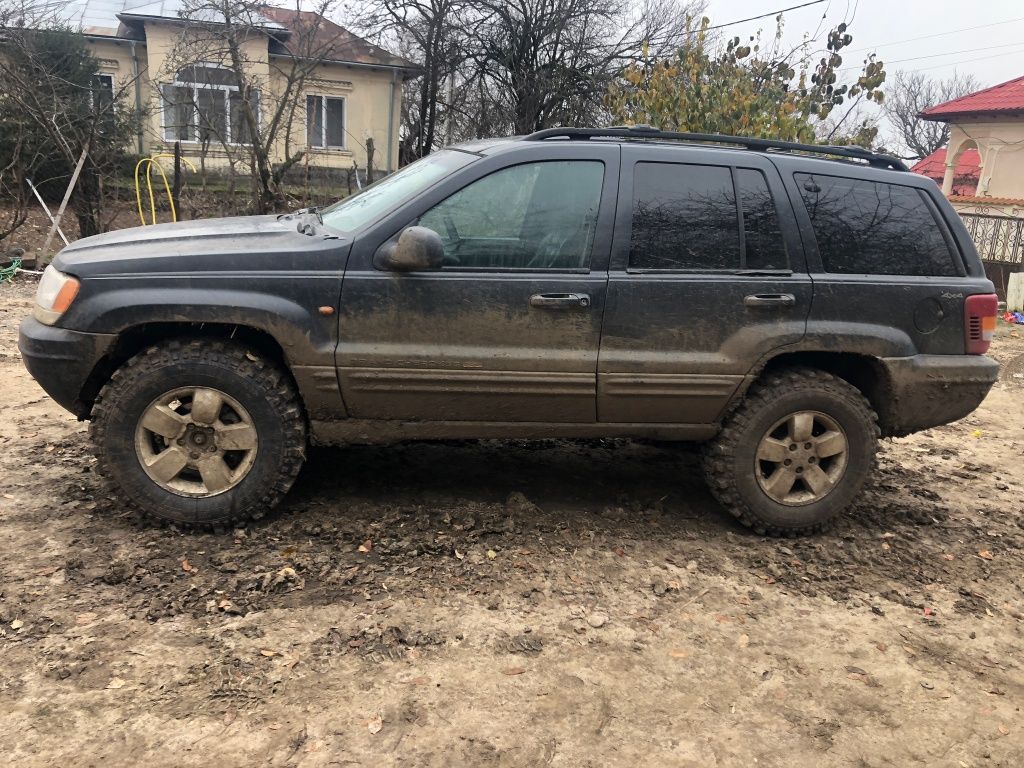 Vând jeep grandkeroke