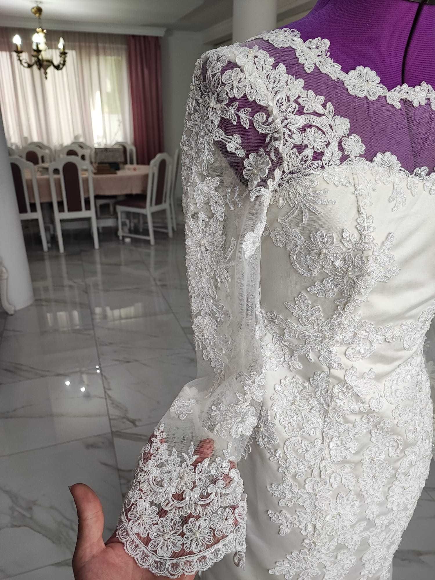 Rochie de mireasa sirenă cu trena si voal spaniol