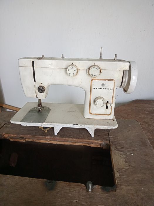 Швейная машинка Чайка 142 М