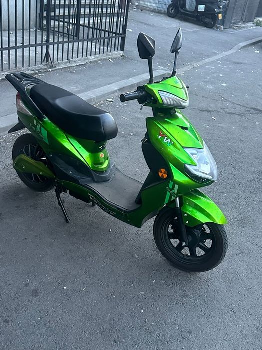 Vând scuter fără permis