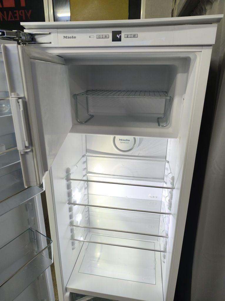 Хладилник Miele K37282IDF - за вграждане с вътрешна камера.