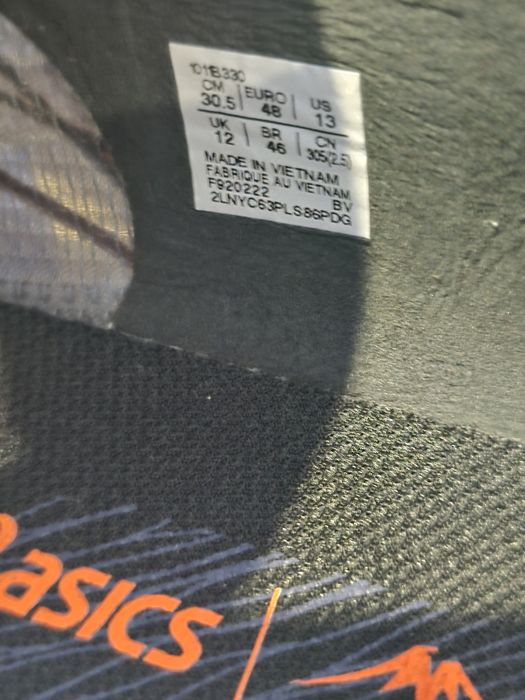 Оригиналнк маратонки asics 48 размер, UK 12