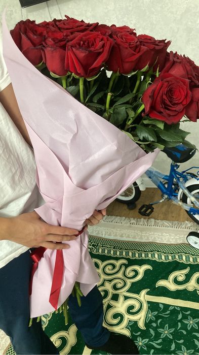 цветы (розы метровые)