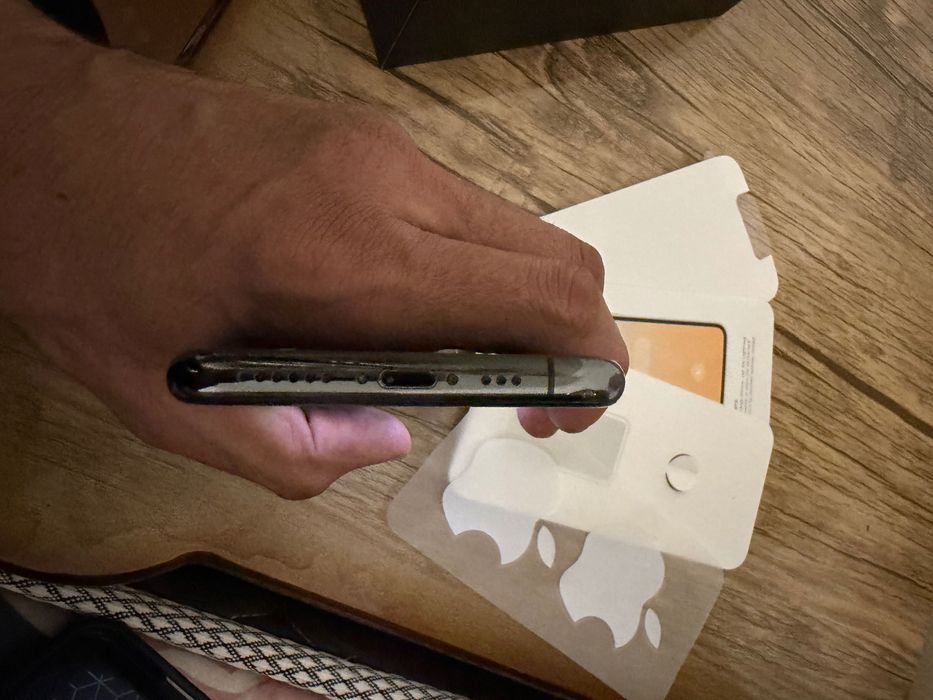 Iphone 11 pro 256gb ёмкость 99 Сотилади холати идеалга якин