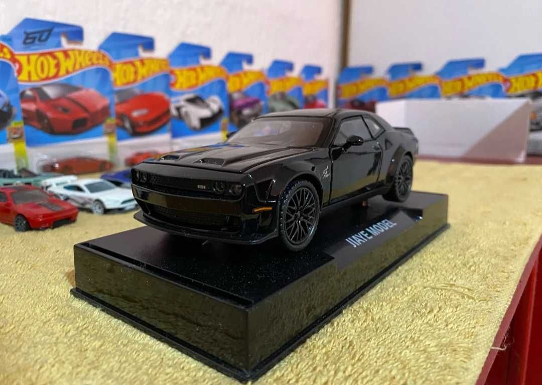 Кола играчка Dodge Challenger Hellcat