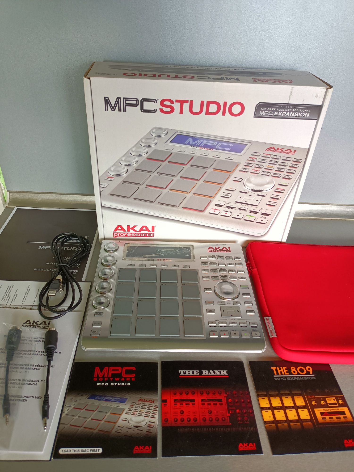 Akai MPC studio silver