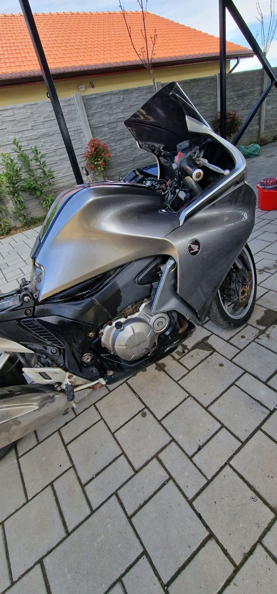 Far Honda VFR1200 , rezervor , cardan , roata