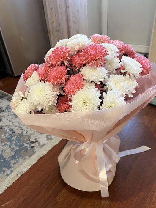 Букеты срочно продам свежие 10000 тысяч красный роза 6000 тысяч