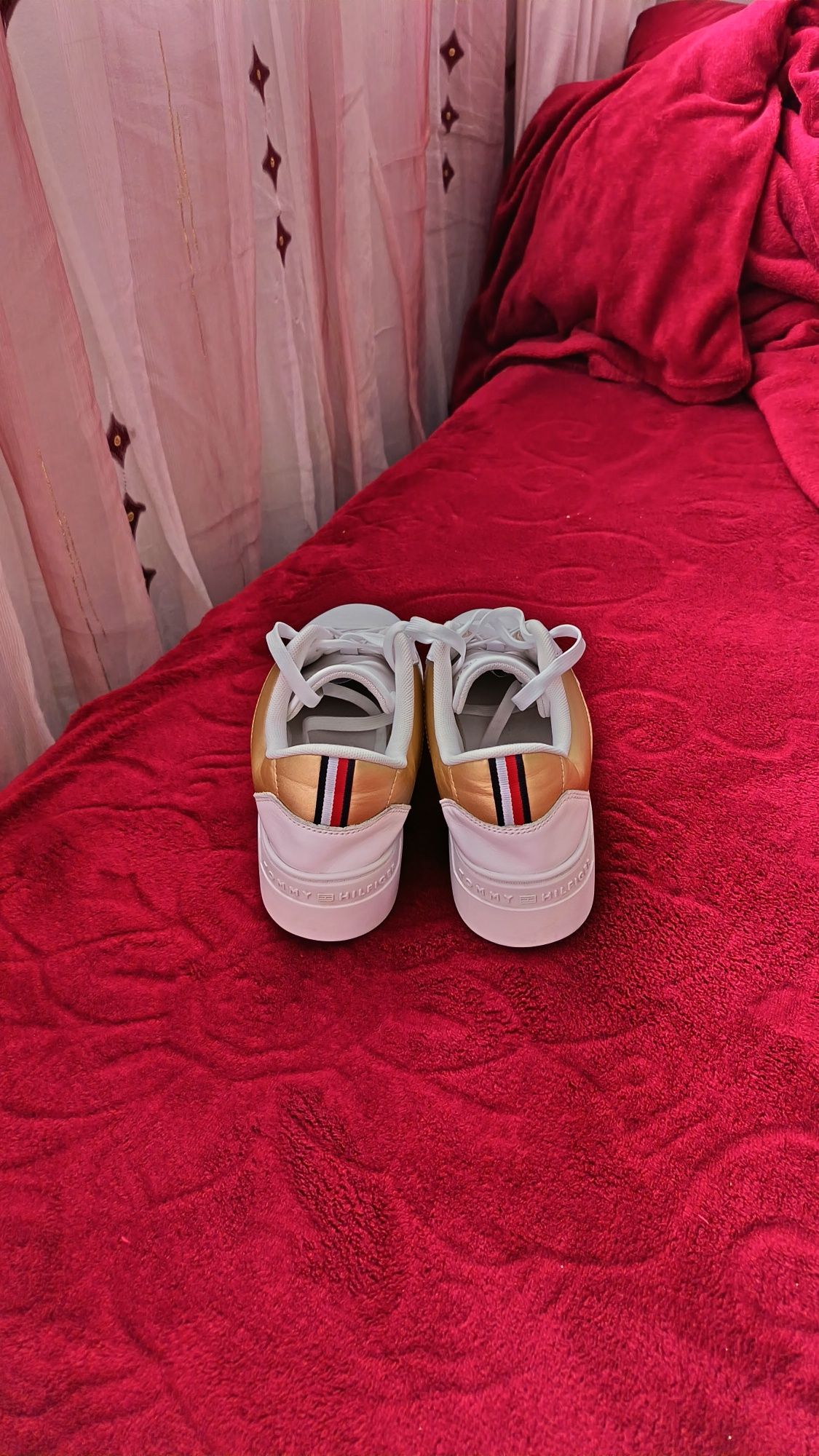 Обувки Tommi Hilfiger