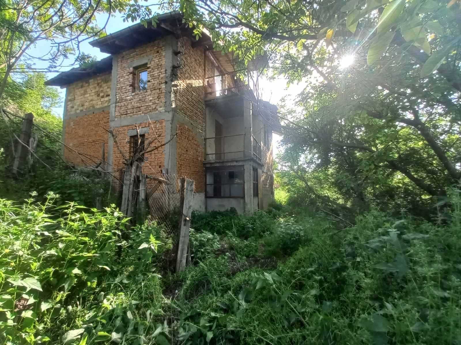 Къща за инвестиция с голям двор в село Писанец