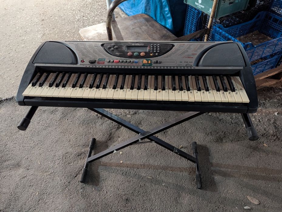 Ретро синтезатор Yamaha