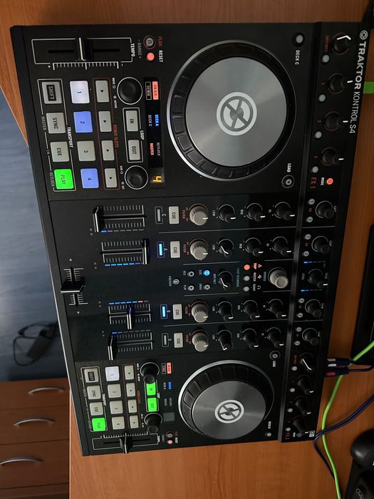 NI Traktor S4 mk2 + Decksaver