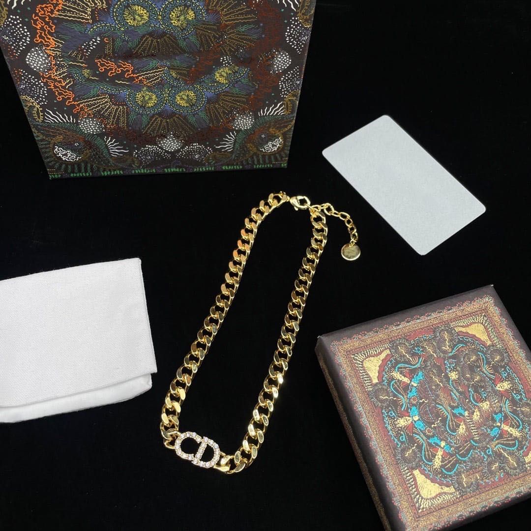 CHANEL дамско колие