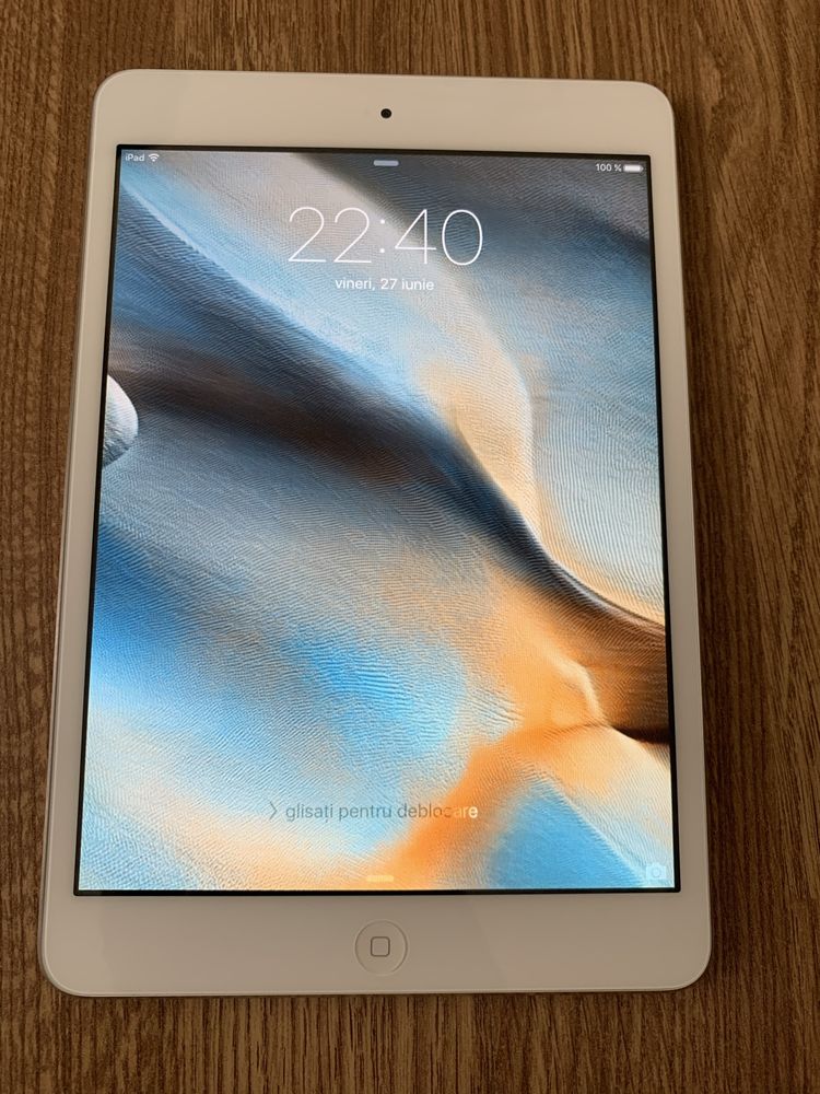 Tableta Apple iPad functionala,baterie buna fara incarcator.