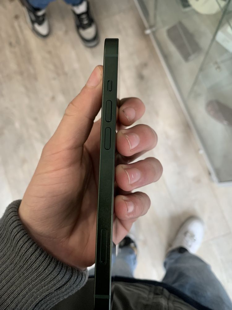 Iphone 13 verde nou