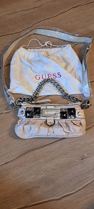 Чанта на GUESS .