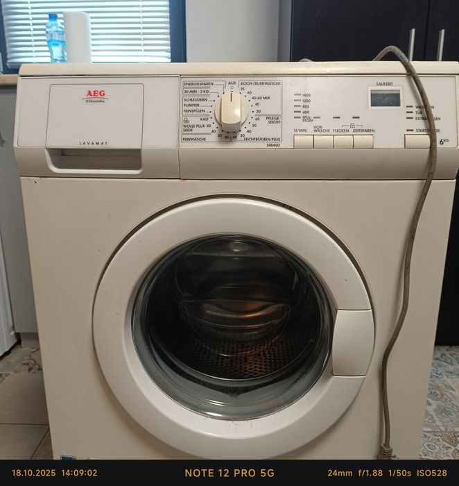 Продавам  пералня  AEG LAVAMAT 54840D за части