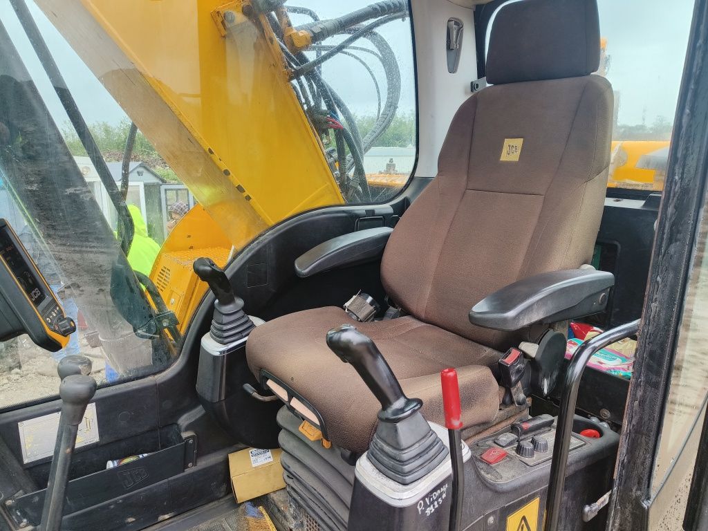 Excavator JCB JS 220 2015