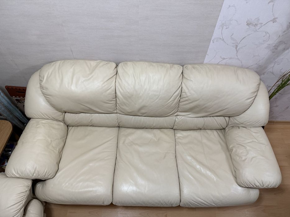 Диван от естествена кожа