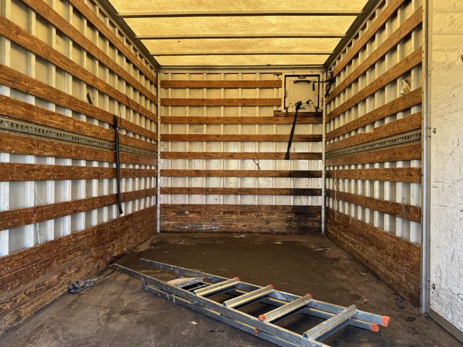 Транспортни услуги. Бус под наем с борд кара се с Б категория до 3.5т.