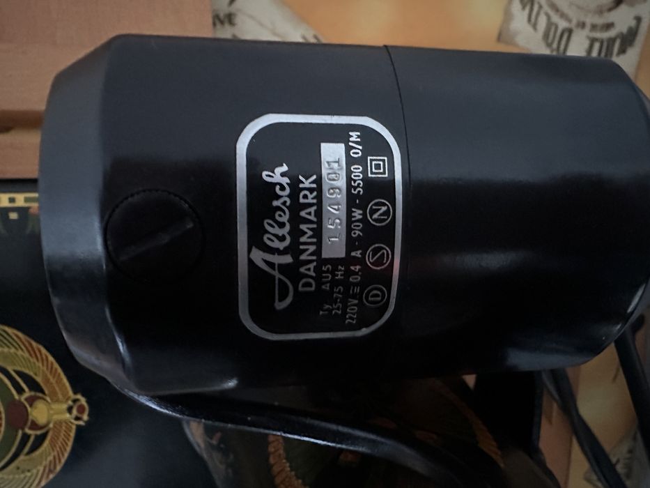 Mașina de cusut SINGER