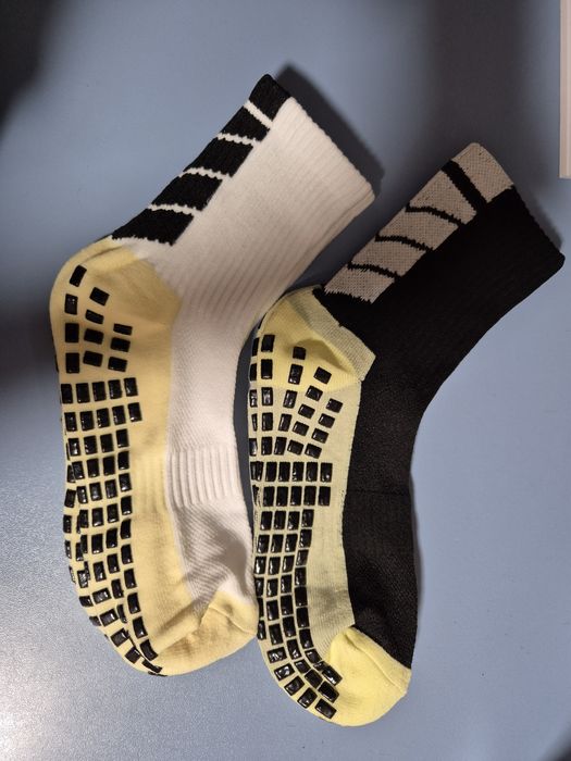 Șosete cu grip alb negru