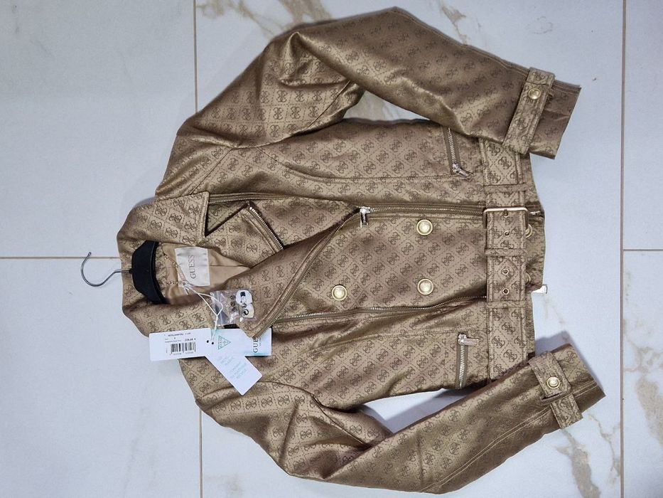 Geaca dama Guess Originala 
S S 
48 bust

460 lei 
Cont