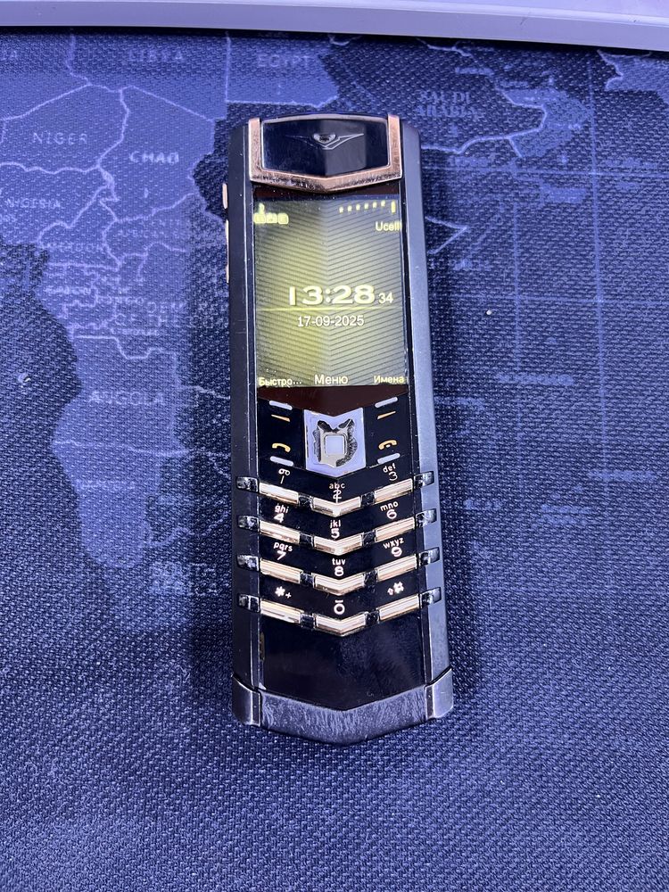 Vertu Signature model