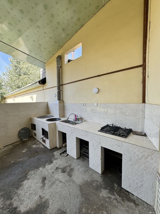 Прадайотса  дом, Уч кахрамон  Парвоз.