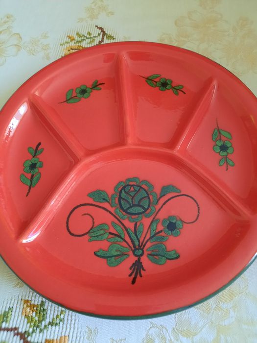 Minunata farfurie din ceramica rosie