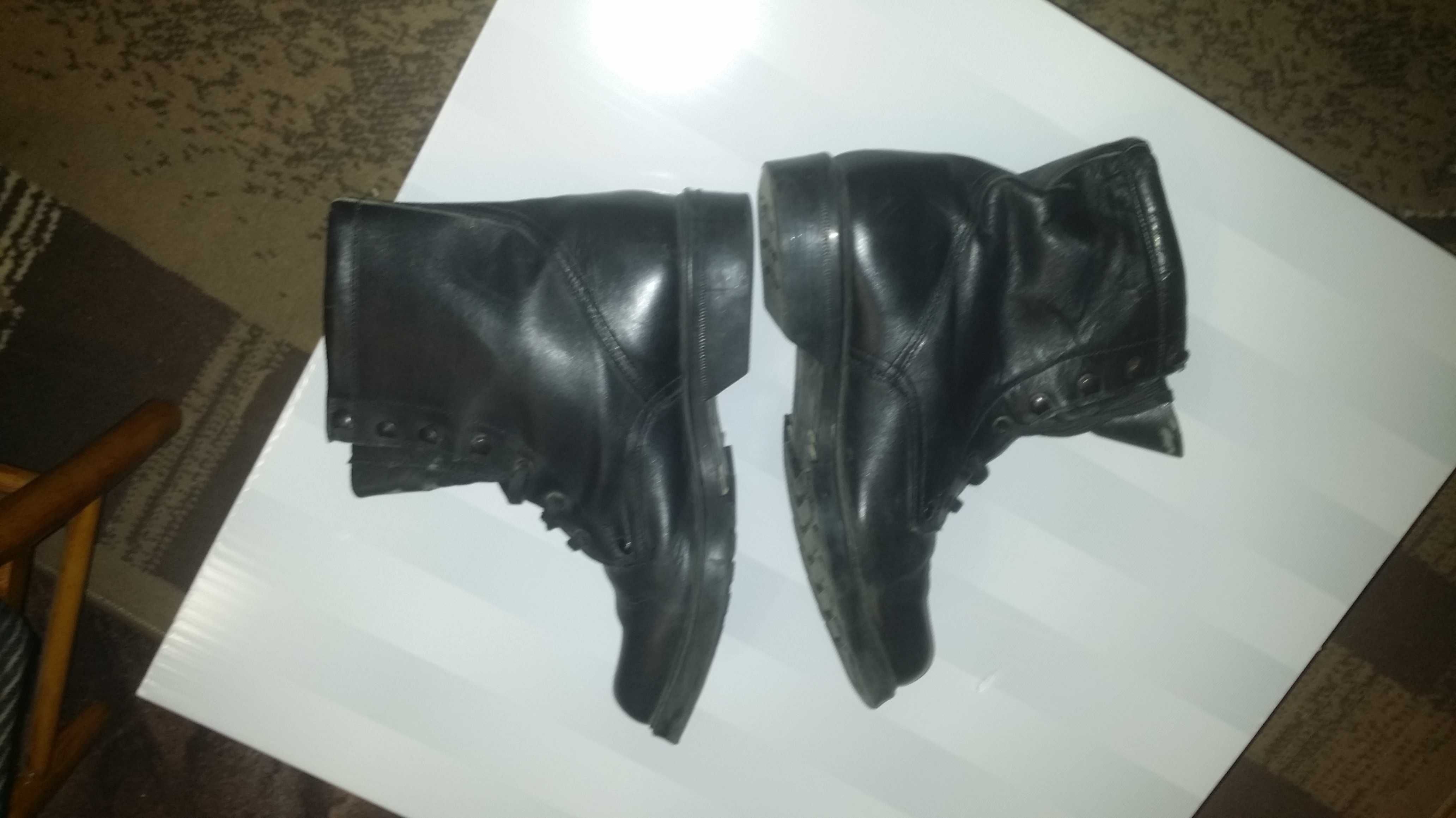 Продавам запазени черни кубинки