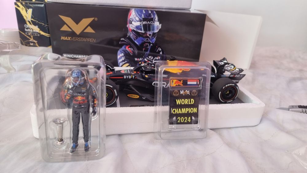 Red bull rb20 Las Vegas gp F1 Max Verstappen world champion minichamps