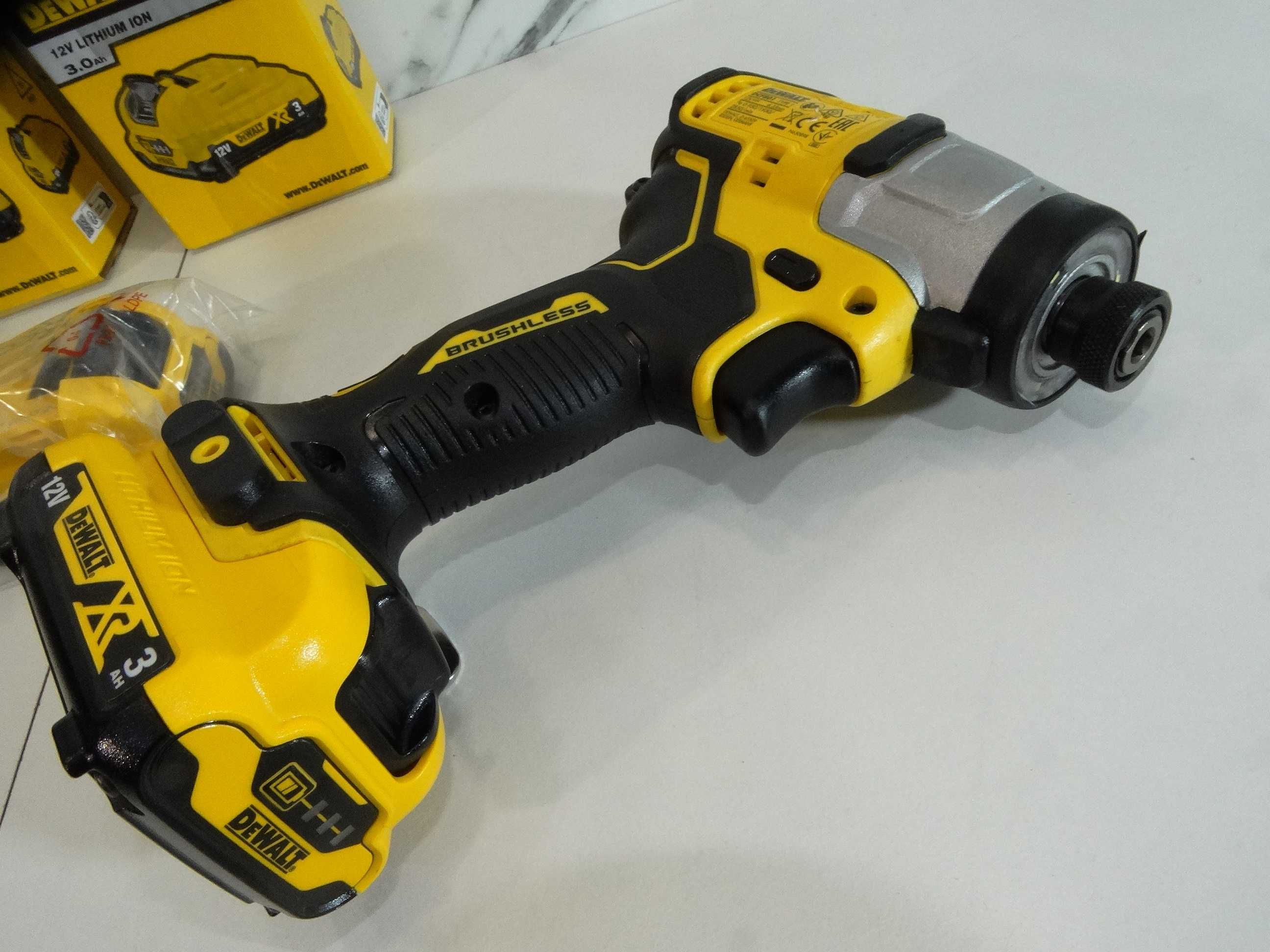 Dewalt DCF 801 / 2 x 3.0 Ah - Ултра компактен импакт драйвер - 163 Nm