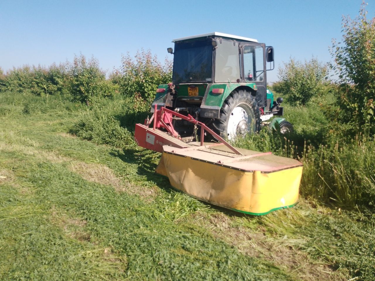 Traktor T-28. Malumot tel orqali gaplashiladi