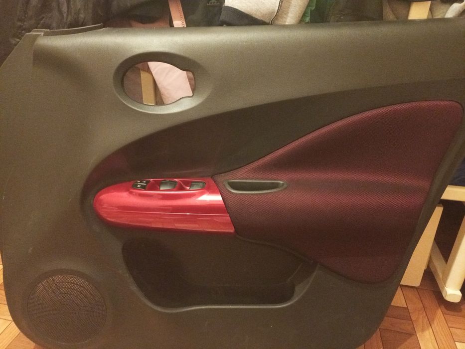 Дверная карта правая Nissan juke