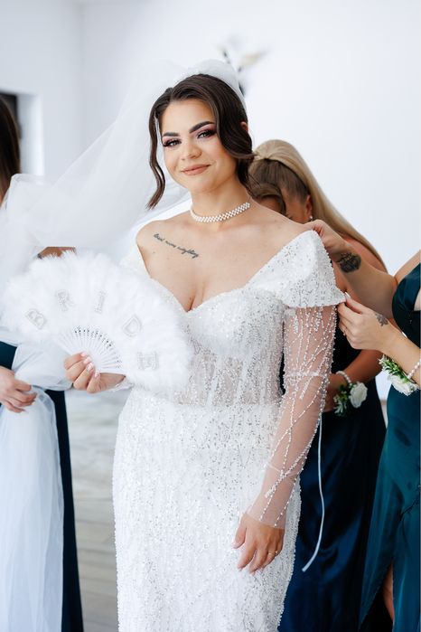 Vând rochie de mireasa marimea (M)+trenă+vual 1500 lei