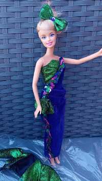 Barbie cu o ținuta Brass key
