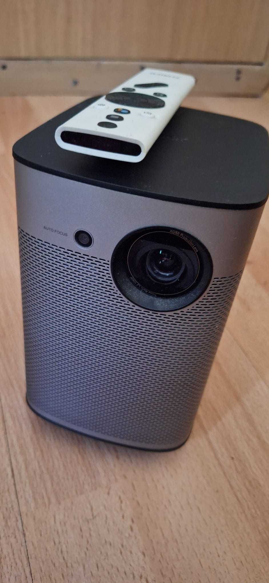 Videoproiector portabil smart XGiMi Halo