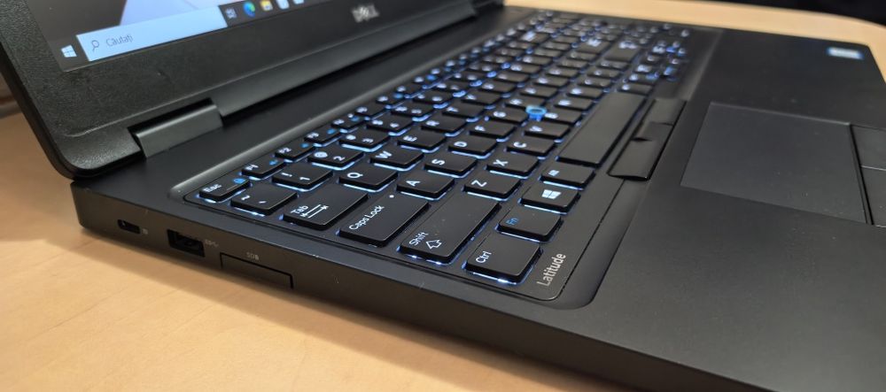 Laptop Dell Latitude 5580_i7-7600_16GB DDR4_NVidia 2GB 930MX_SSD 512GB