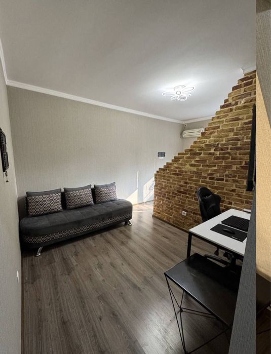 Срочно Чиланзар 3 Торговый центр Продается 1 в 2 комнатную квартира